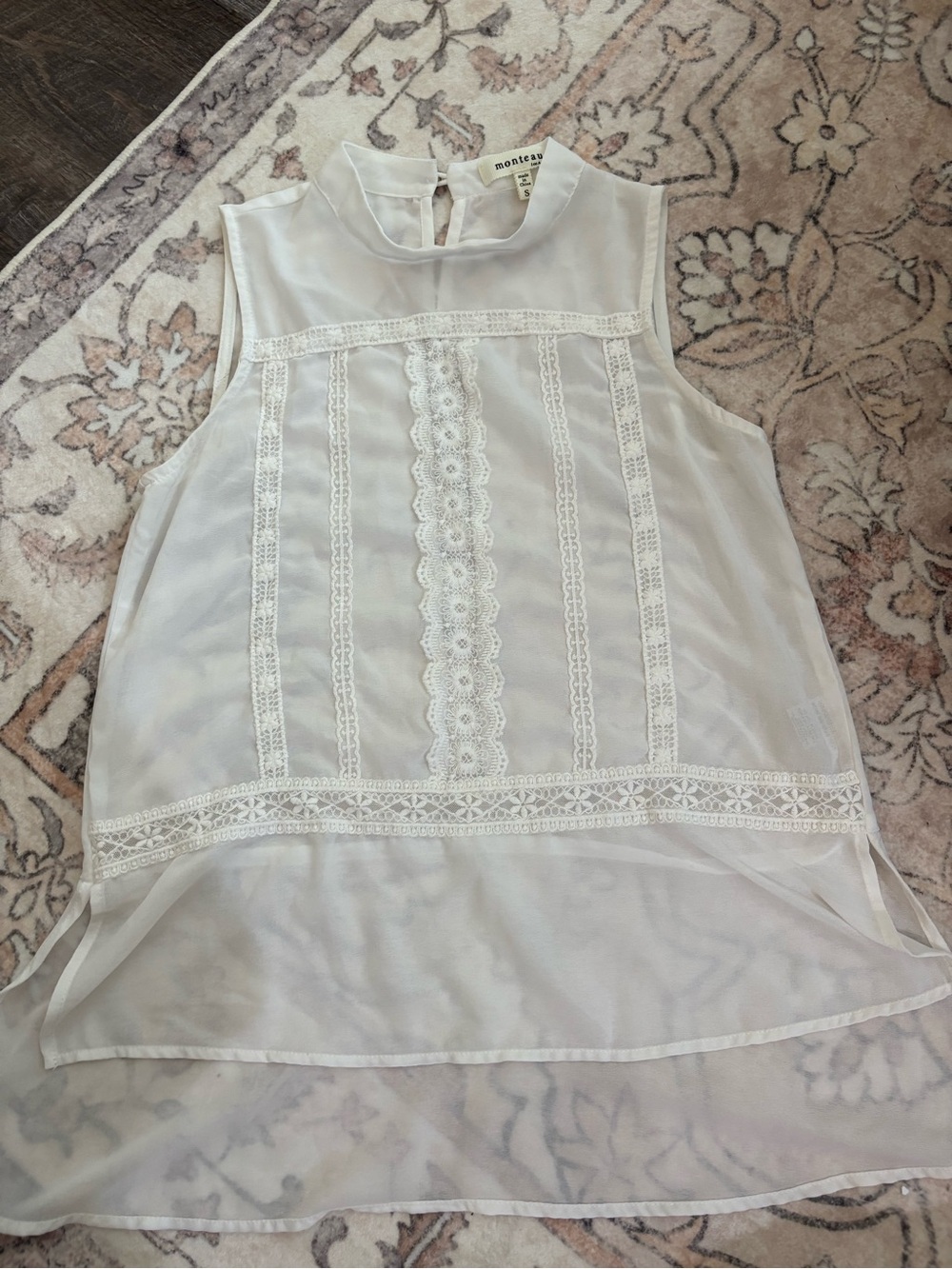Monteau White Sleeveless Lace-Trim Hi-Lo Camisole